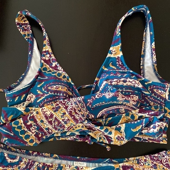 Venus swimsuit - Picture 2 of 6